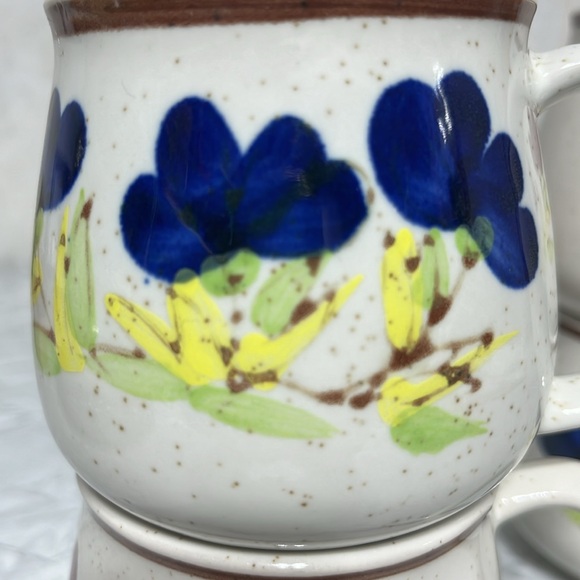 Vtg Speckled Stoneware Painted floral mugs Set of 4 - Picture 2 of 11